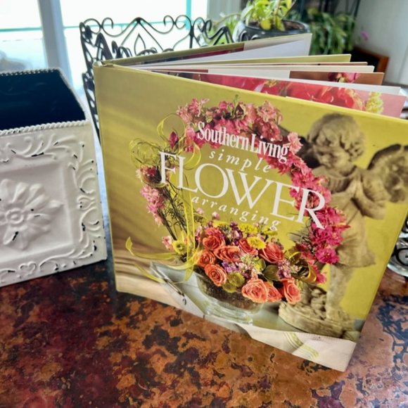 FINAL PRICE! Beautiful SLAH Simple Flower Arranging Book - Picture 6 of 11
